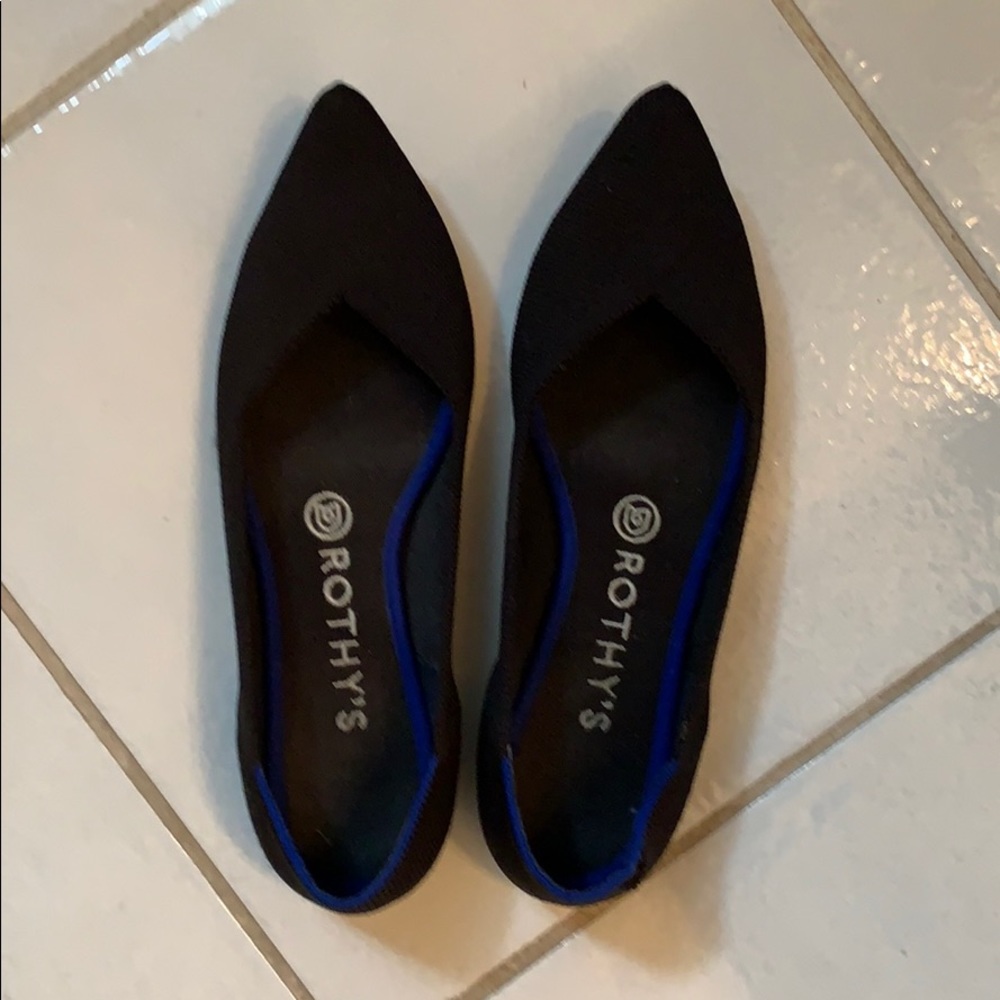 Black point rothys with blemish in stitching